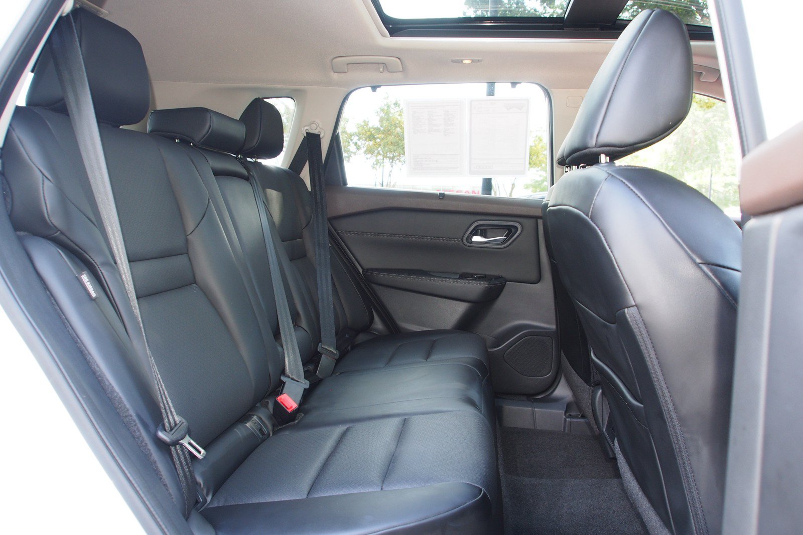Used 2023 Nissan Rogue SV w/ SV Premium B Package FWD image 14