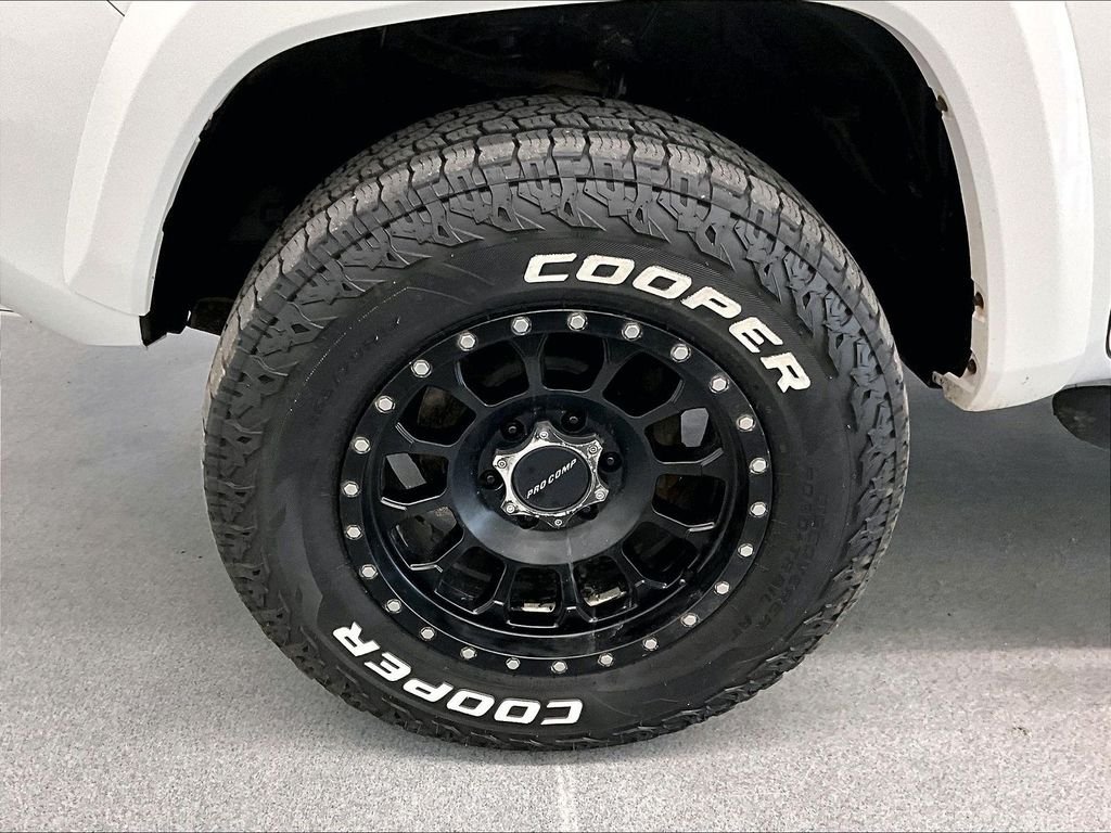 Used 2017 Toyota Tacoma TRD Sport w/ Tow Package (A/T) AWD/4WD image 7