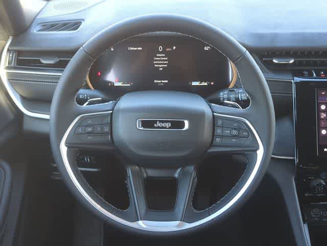 Used 2025 Jeep Grand Cherokee Laredo AWD/4WD image 22