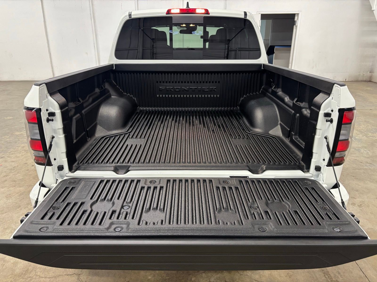 Used 2026 Nissan Frontier SV w/ Tow Package RWD image 23