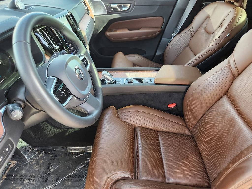 Used 2023 Volvo XC60 T8 Ultimate image 3