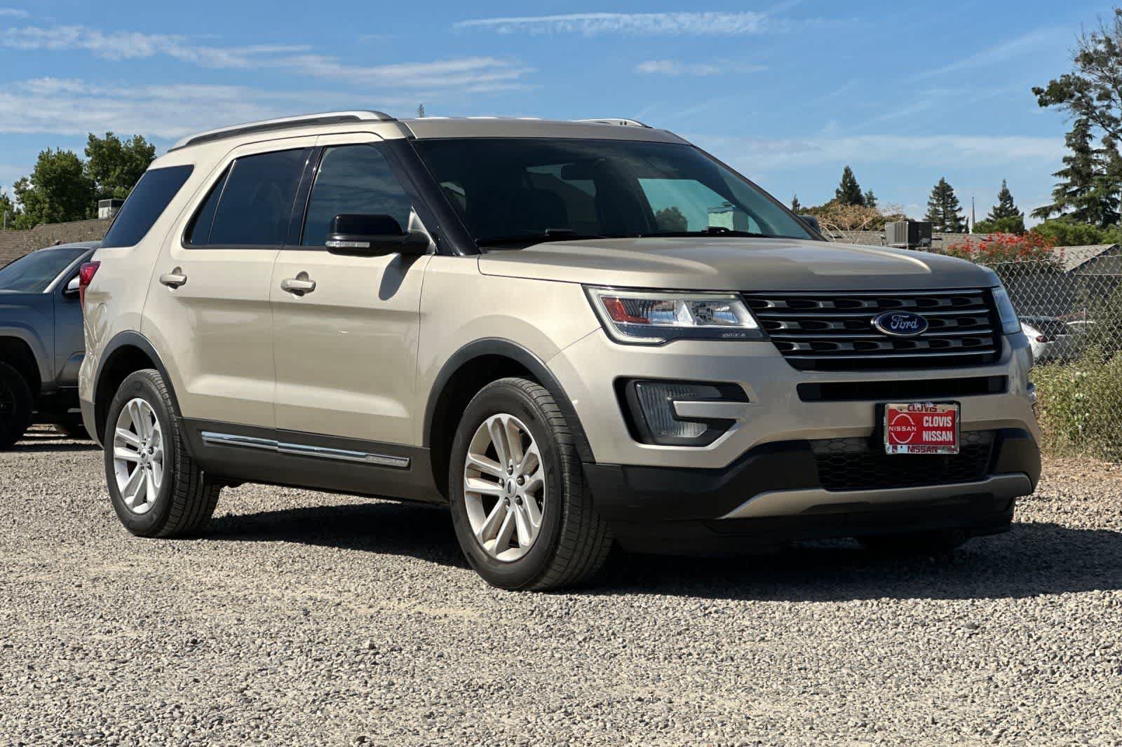 Used 2017 Ford Explorer XLT FWD image 10