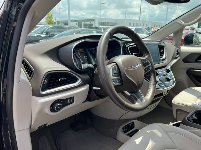 Used 2020 Chrysler Pacifica Touring-L Plus w/ Tire & Wheel Group FWD image 9