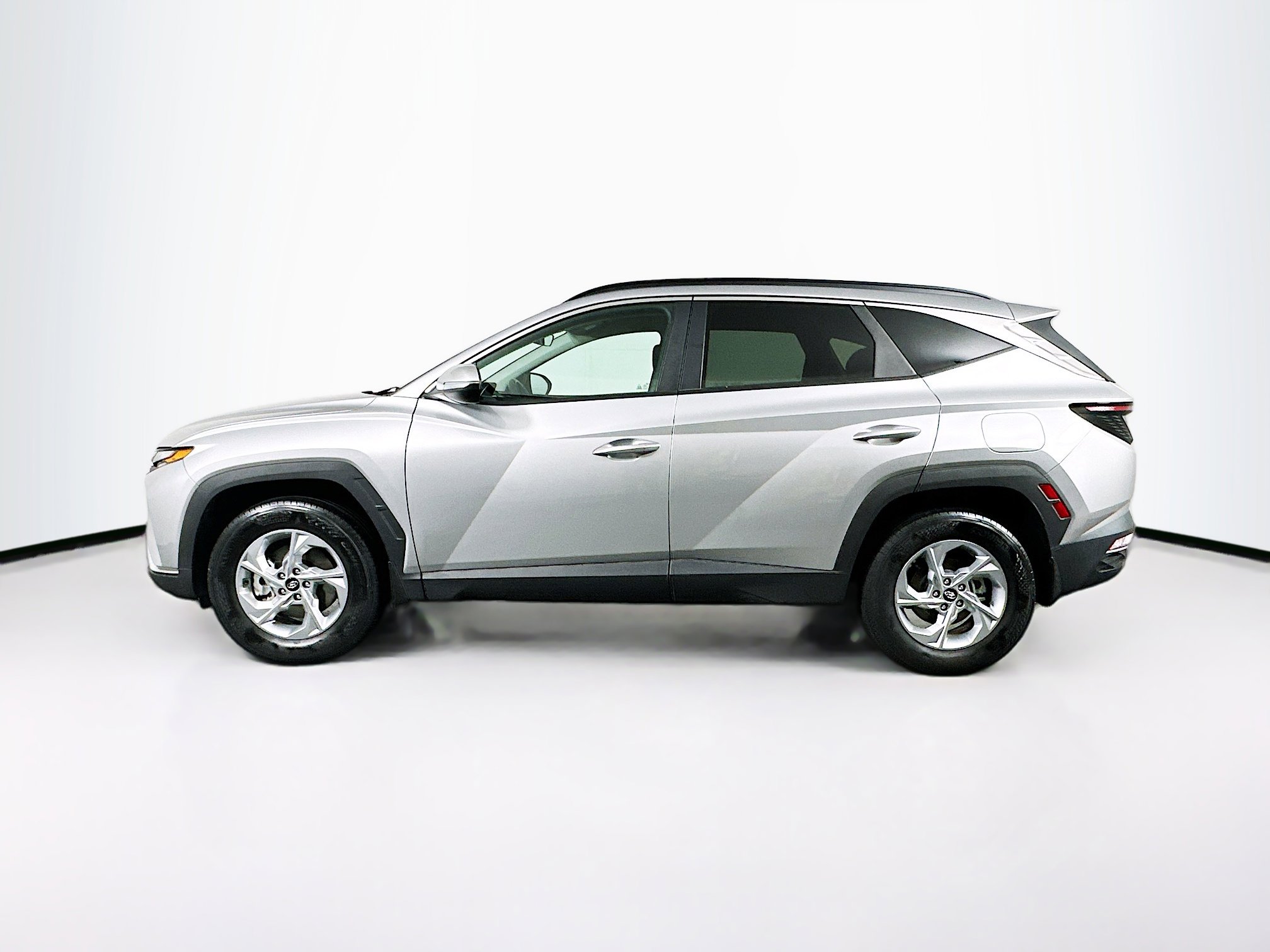 Used 2023 Hyundai Tucson SEL w/ Winter Package image 4