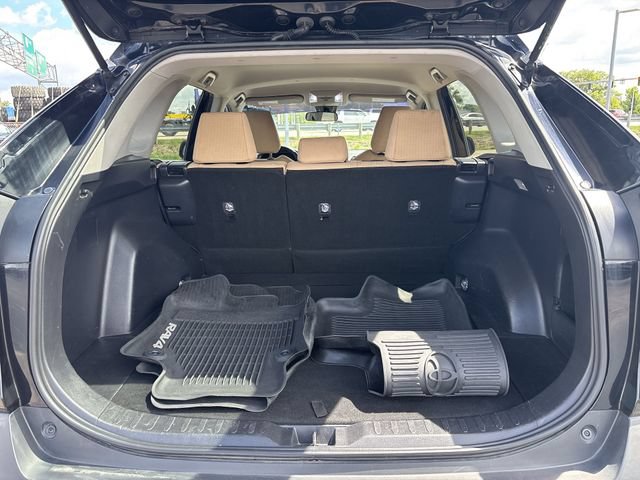 Used 2019 Toyota RAV4 LE FWD image 15
