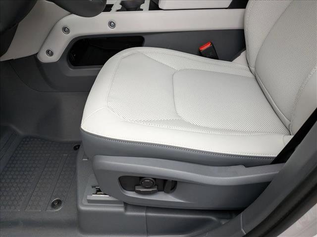 New 2026 Land Rover Defender 110 X-Dynamic SE image 4