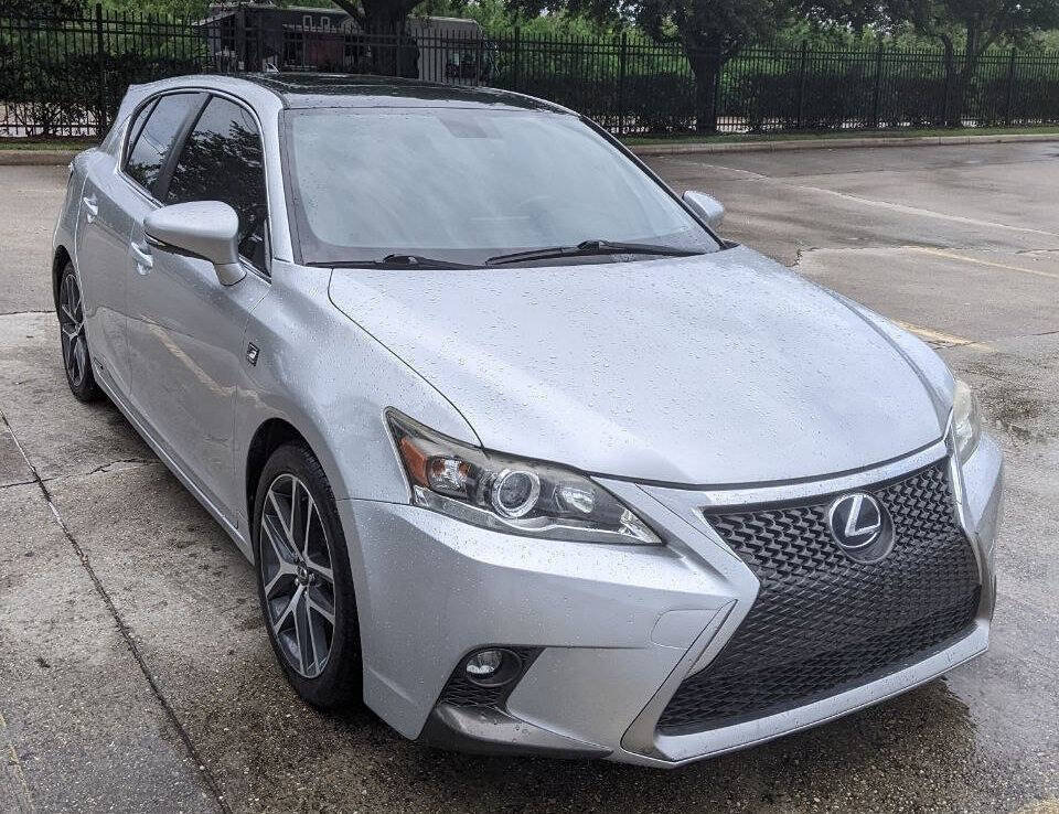 Used 2015 Lexus CT 200h w/ Navigation Package FWD image 3