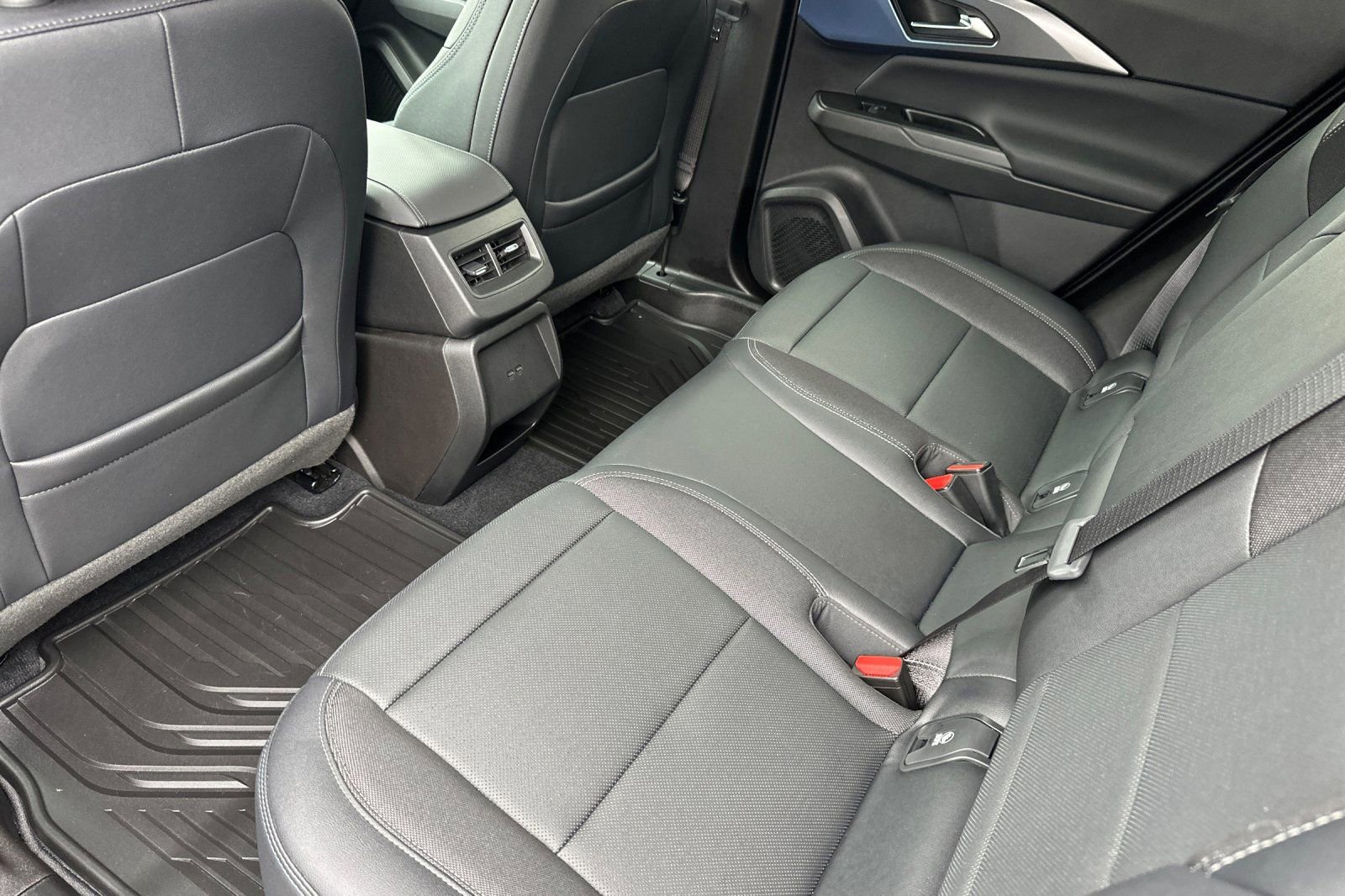 Used 2024 Chevrolet Equinox EV LT image 14