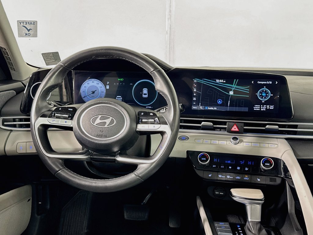 Used 2025 Hyundai Elantra Limited FWD image 13