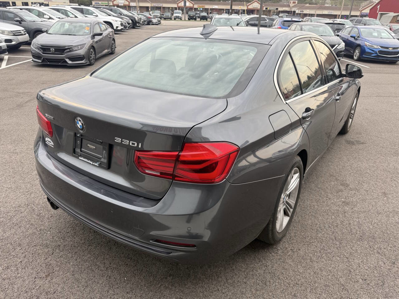 Used 2017 BMW 330i xDrive Sedan AWD/4WD image 7