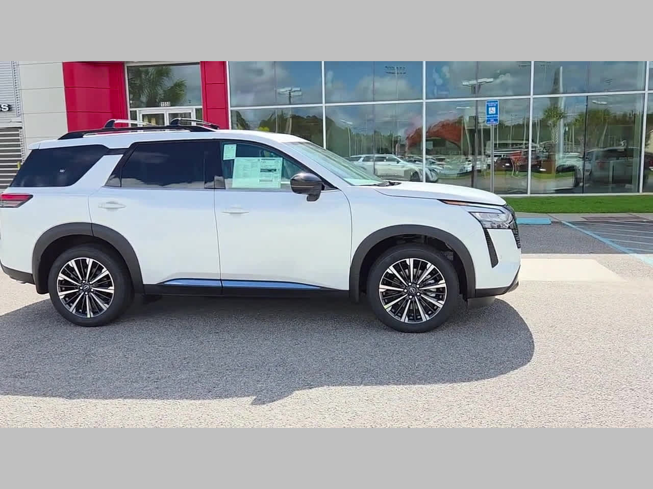 New 2026 Nissan Pathfinder Platinum FWD image 37