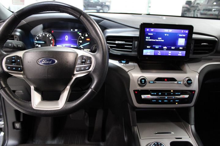 Used 2023 Ford Explorer XLT image 26