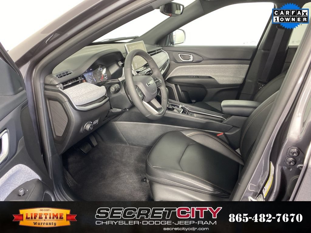 Used 2024 Jeep Compass Latitude AWD/4WD image 11