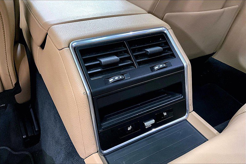 Used 2019 Porsche Panamera w/ Premium Package image 23