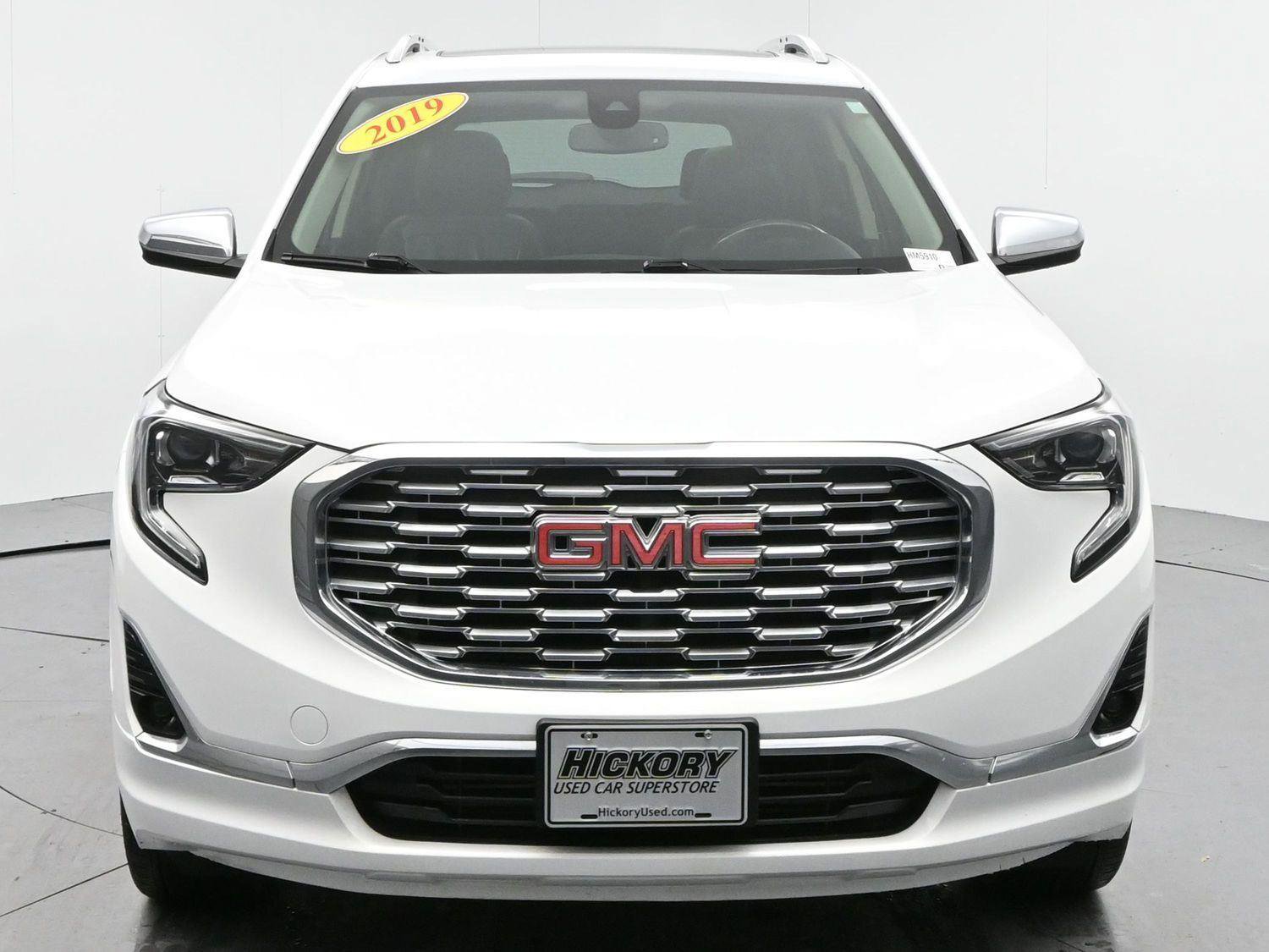 Used 2019 GMC Terrain Denali w/ Driver Alert Package II image 2