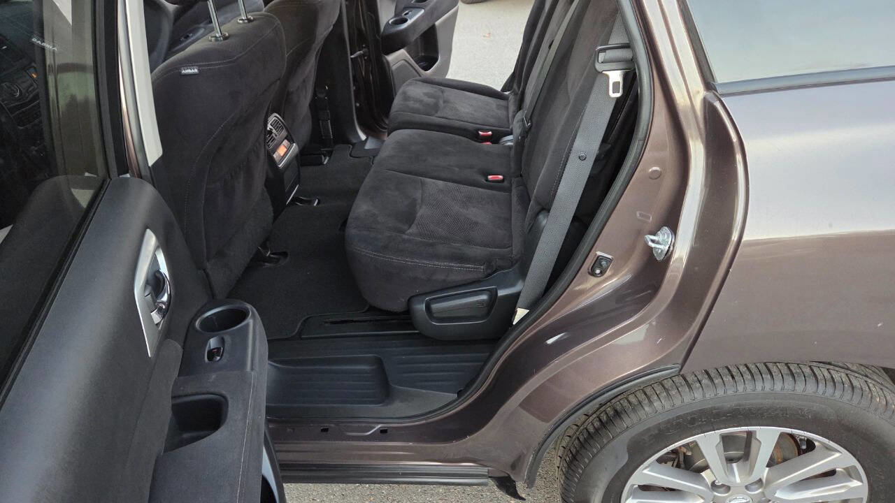 Used 2015 Nissan Pathfinder SV w/ Cargo Package image 29