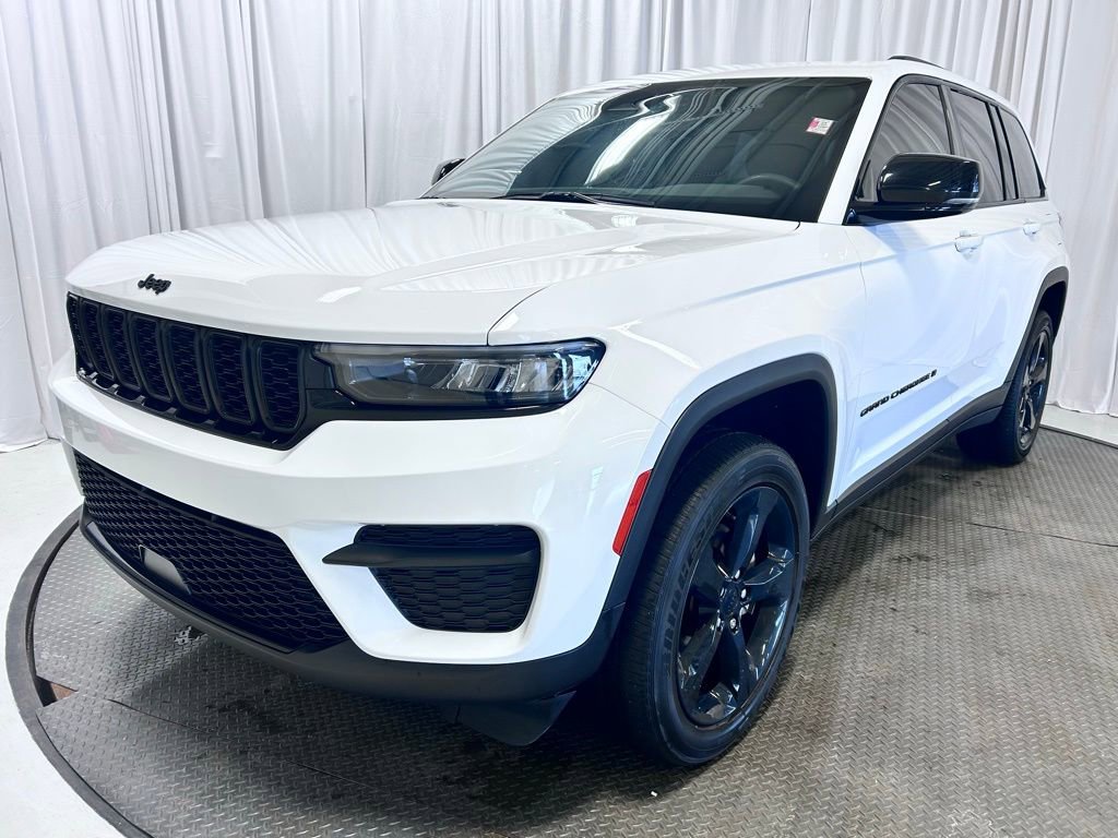 Used 2023 Jeep Grand Cherokee Altitude image 26