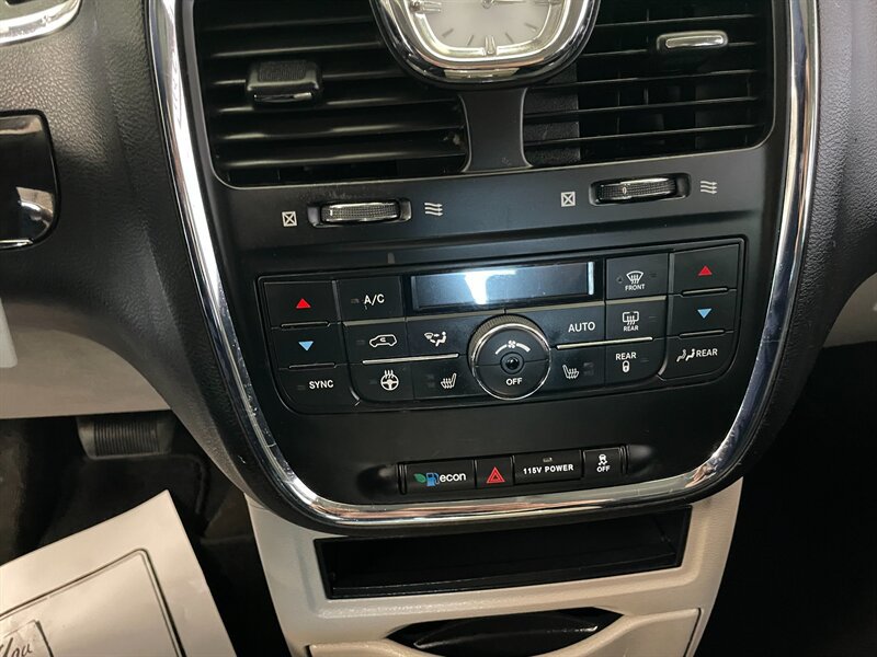 Used 2015 Chrysler Town & Country Touring-L w/ Driver Convenience Group FWD image 13