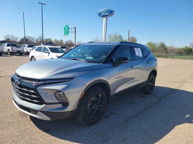 Used 2025 Chevrolet Blazer LT w/ Midnight/Sport Edition image 18