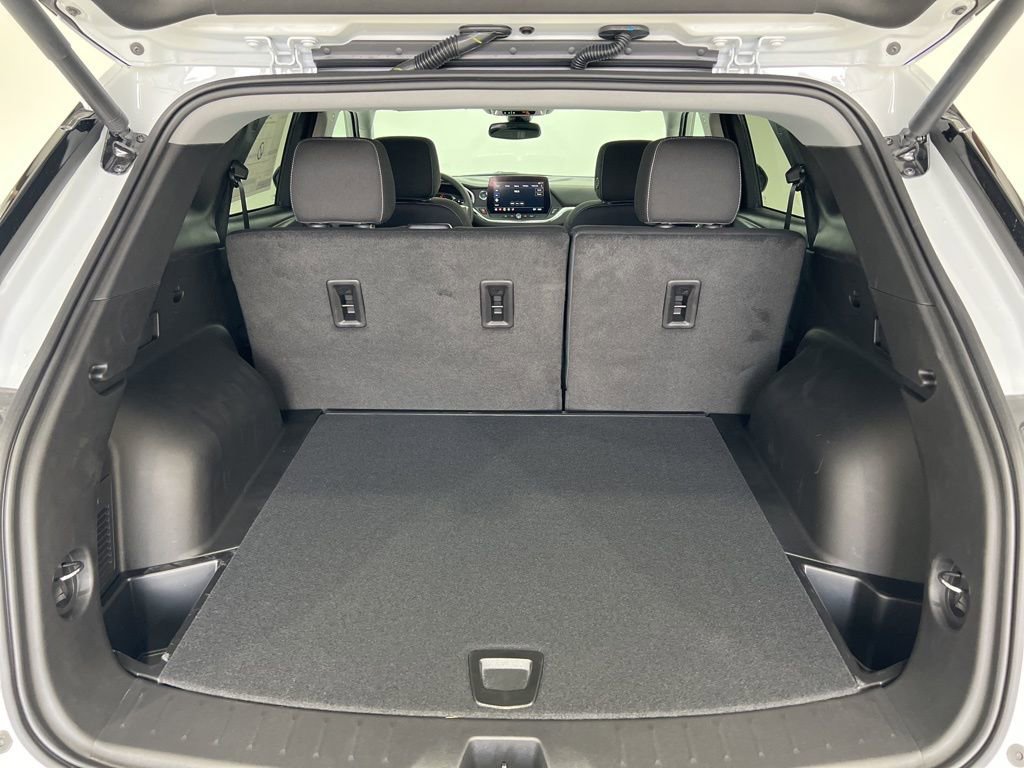 New 2026 Chevrolet Blazer LT w/ LPO, Black Sport Package image 9