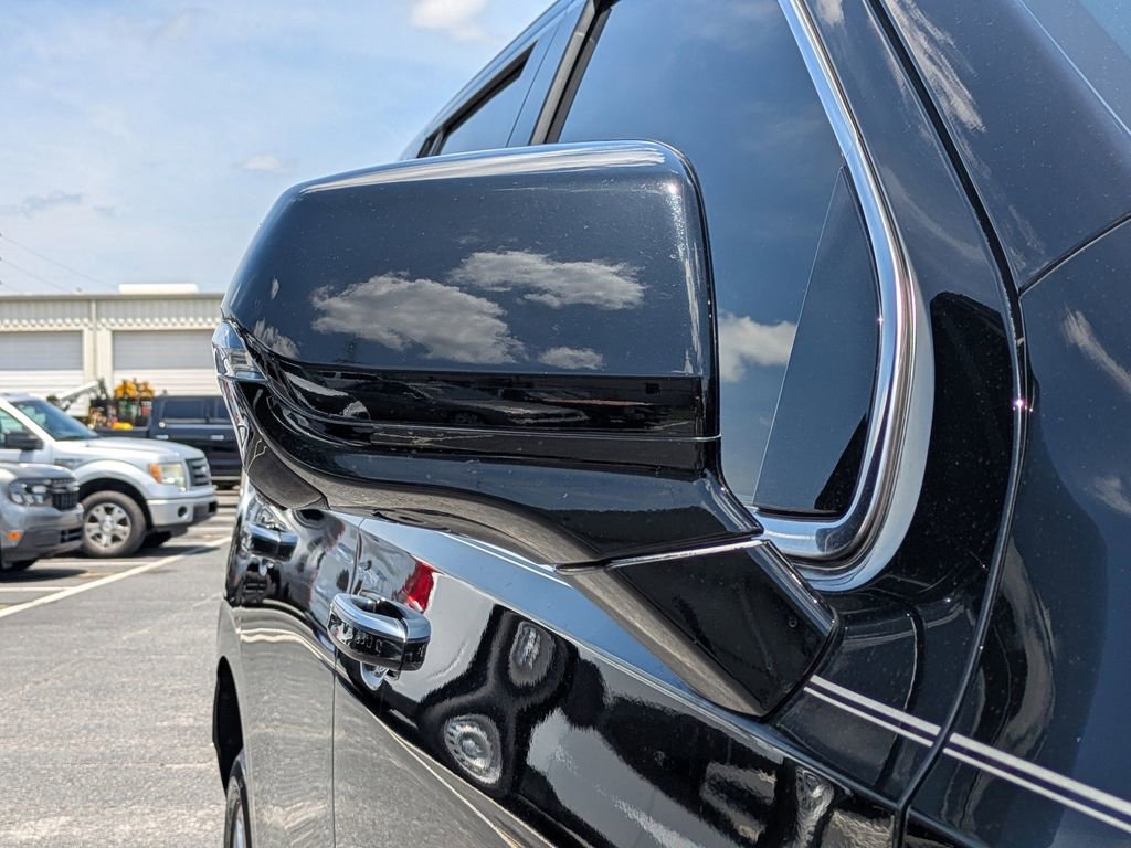 Used 2021 Cadillac Escalade Premium Luxury RWD image 12