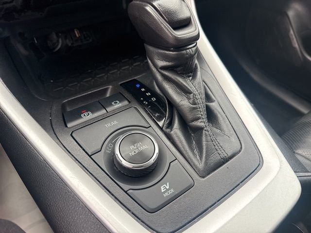 Used 2022 Toyota RAV4 LE image 14