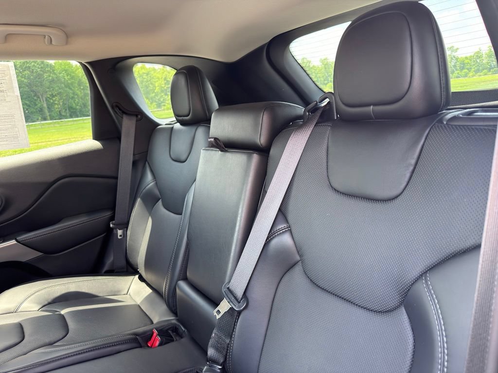 Used 2021 Jeep Cherokee Latitude Lux FWD image 29