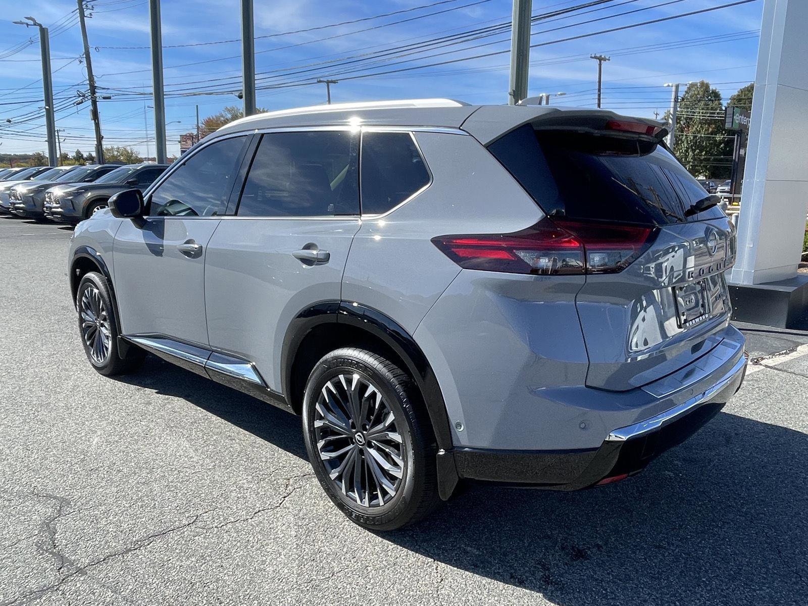 Used 2024 Nissan Rogue Platinum image 5