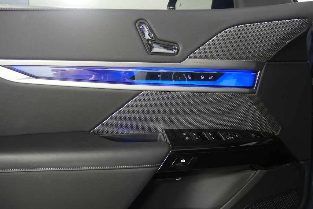Certified 2025 BMW i7 eDrive50 image 8