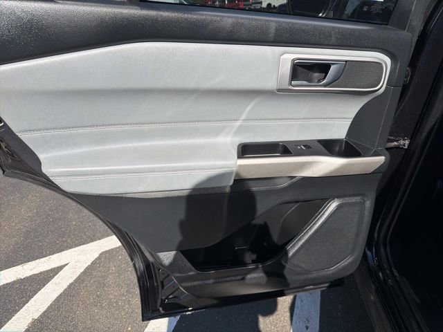 Used 2023 Ford Explorer XLT w/ Equipment Group 202A AWD/4WD image 22