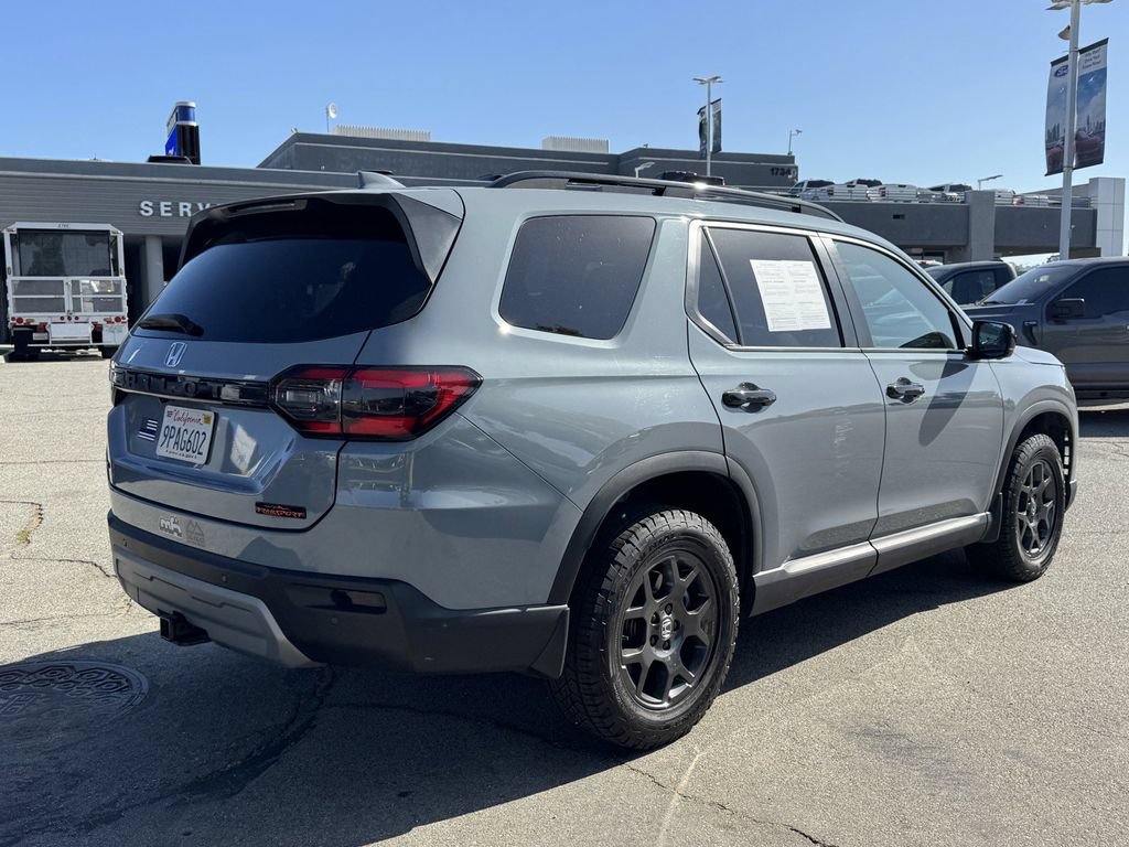 Used 2025 Honda Pilot TrailSport image 6