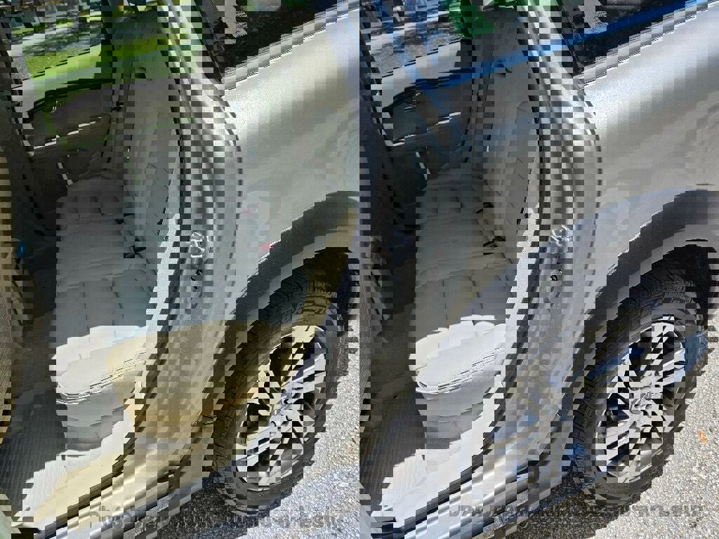 Used 2015 Volvo XC70 T5 Premier w/ Proximity Package FWD image 45