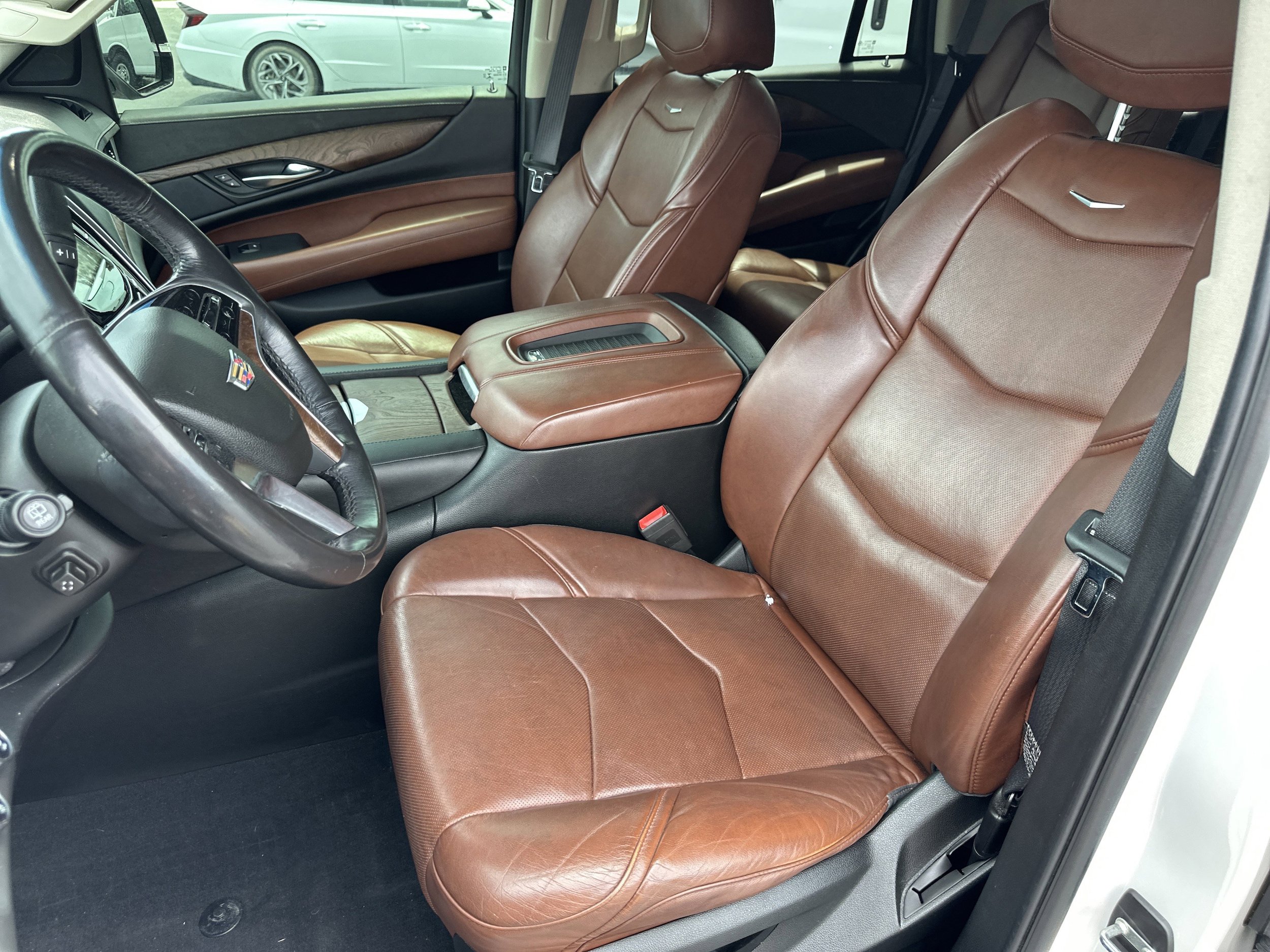 Used 2018 Cadillac Escalade Luxury AWD/4WD image 25