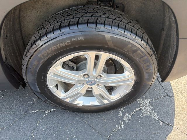 Certified 2024 GMC Terrain SLE w/ Driver Convenience Package FWD image 9