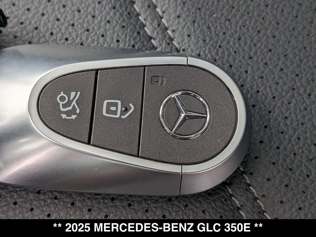 Used 2025 Mercedes-Benz GLC 350e 4MATIC image 27