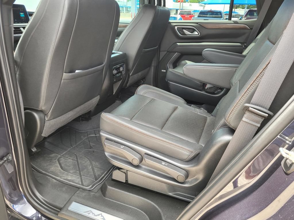 Used 2023 Chevrolet Tahoe High Country AWD/4WD image 3