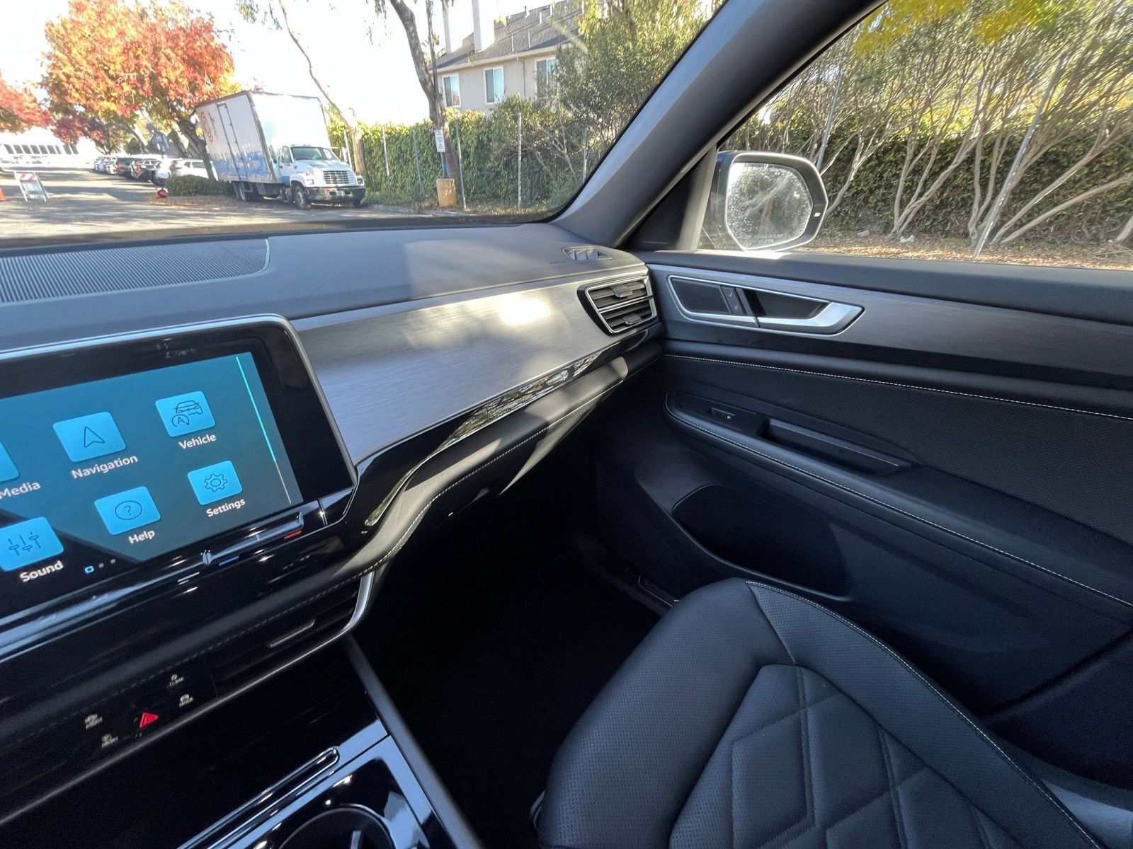 Used 2025 Volkswagen Atlas Cross Sport SE image 36