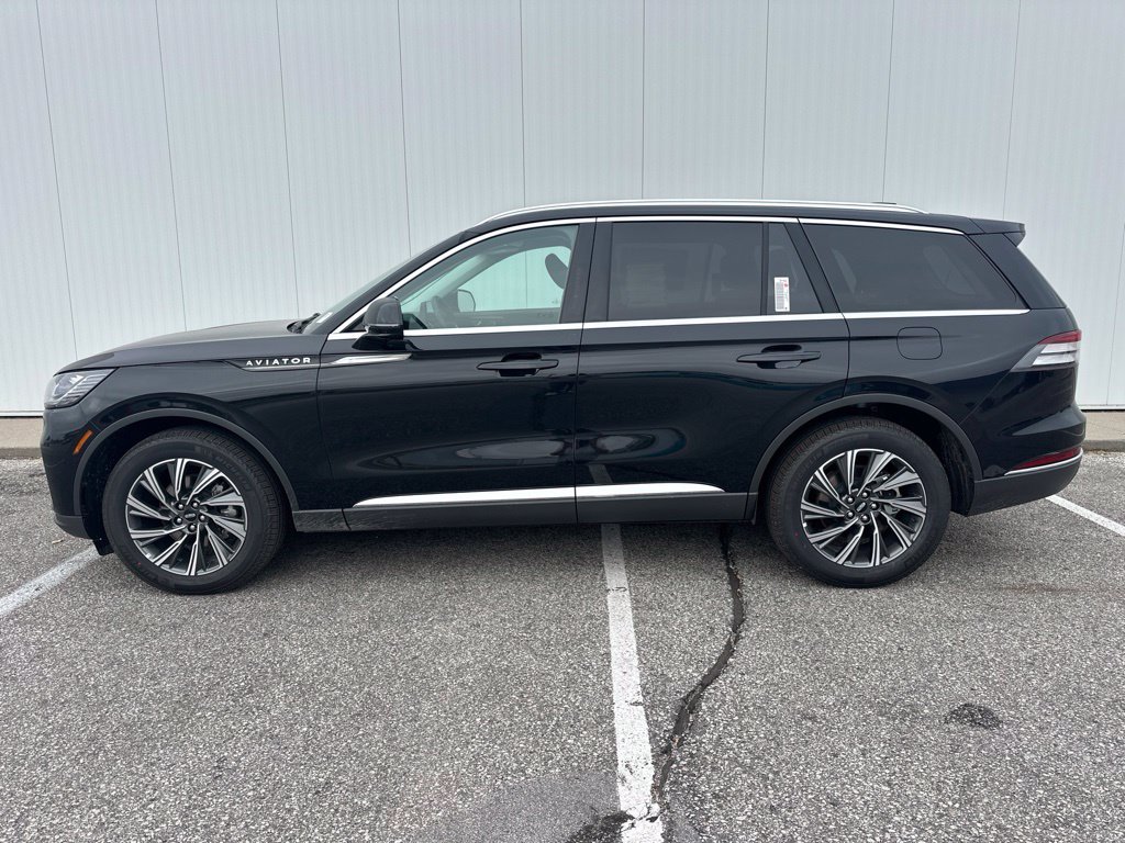 New 2026 Lincoln Aviator AWD image 3