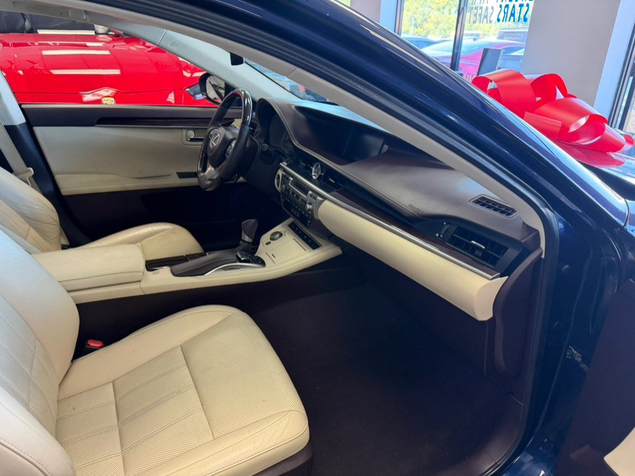 Used 2016 Lexus ES 350 w/ Luxury Package w/Wood Trim FWD image 52