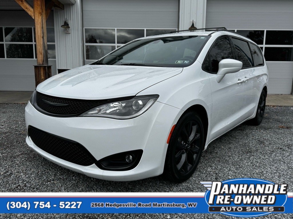 Used 2018 Chrysler Pacifica Touring Plus w/ S Appearance Package FWD image 1
