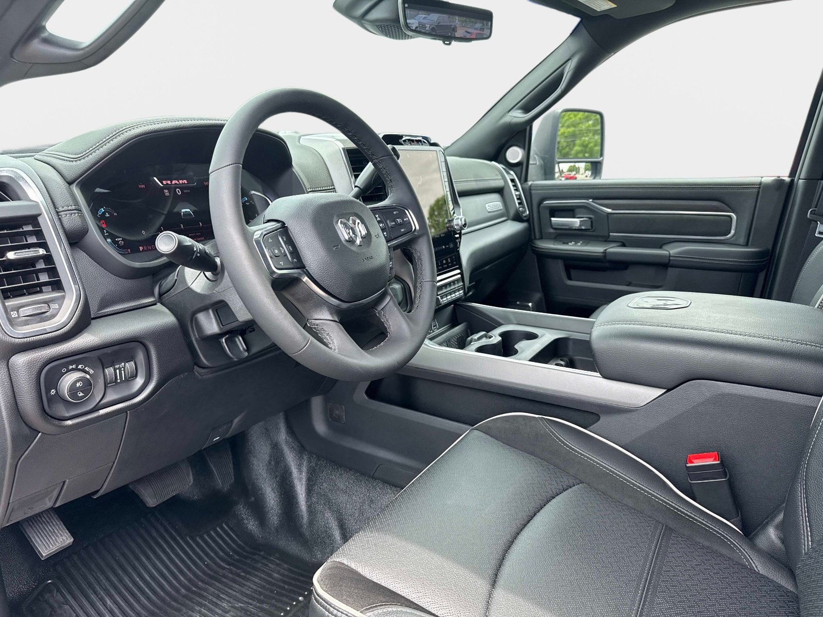 Used 2026 RAM 5500 4x4 Crew Cab w/ Laramie Trim Package image 34