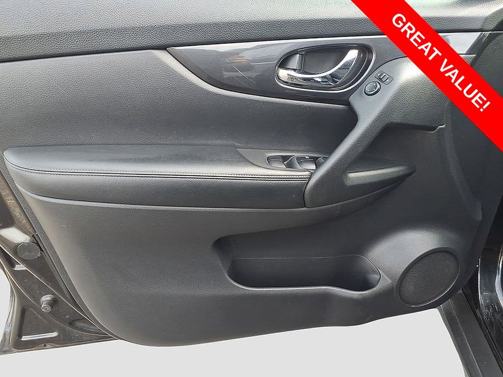 Used 2018 Nissan Rogue SV AWD/4WD image 17