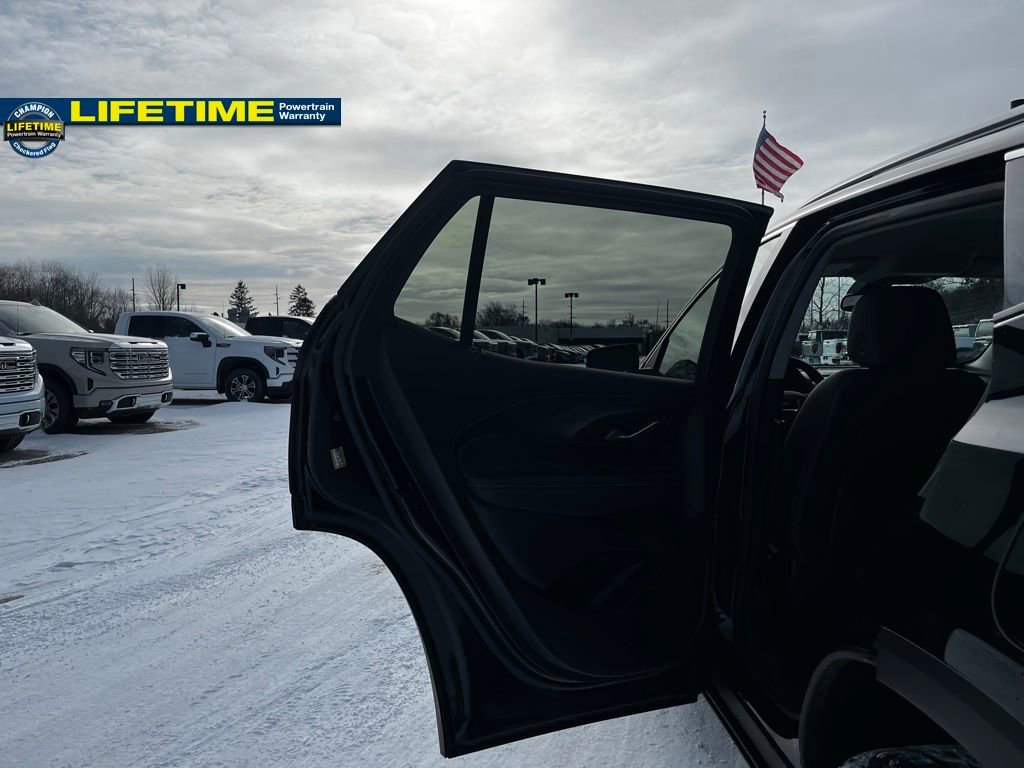 Used 2024 GMC Terrain SLT image 27