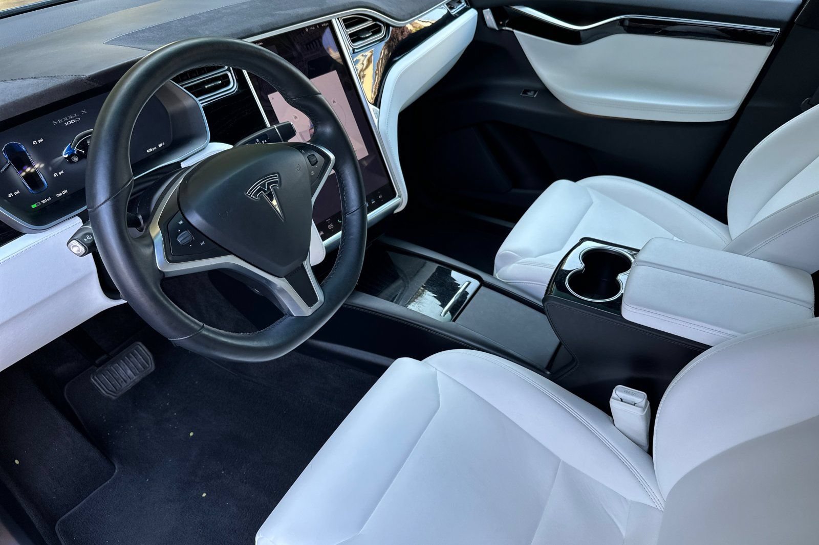 Used 2017 Tesla Model X 100D AWD/4WD image 10