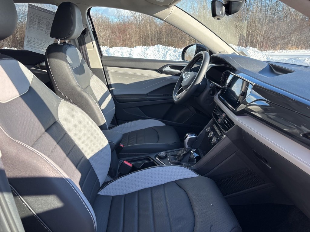 Used 2024 Volkswagen Taos SEL image 33