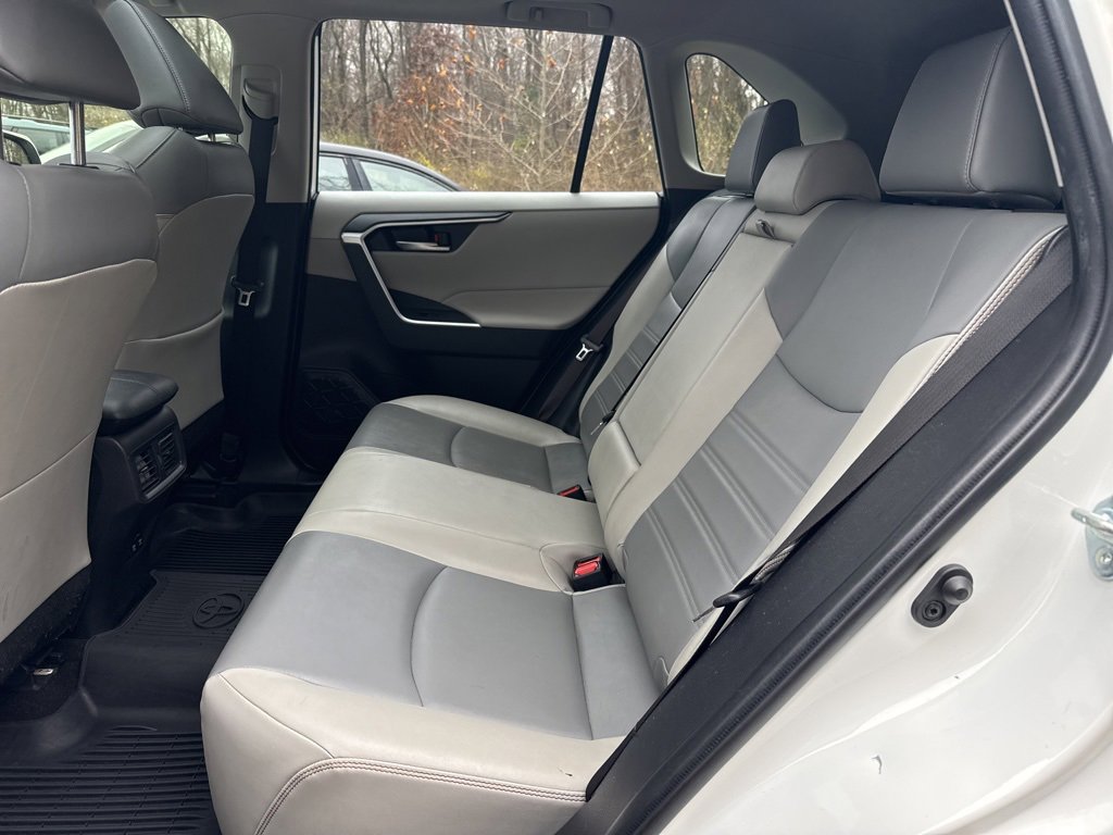 Used 2019 Toyota RAV4 XLE Premium image 34