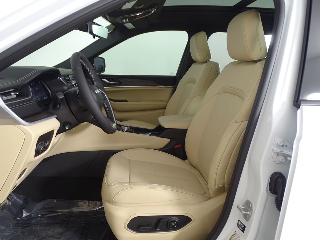 New 2025 Jeep Grand Cherokee L Limited w/ Luxury Tech Group II image 14