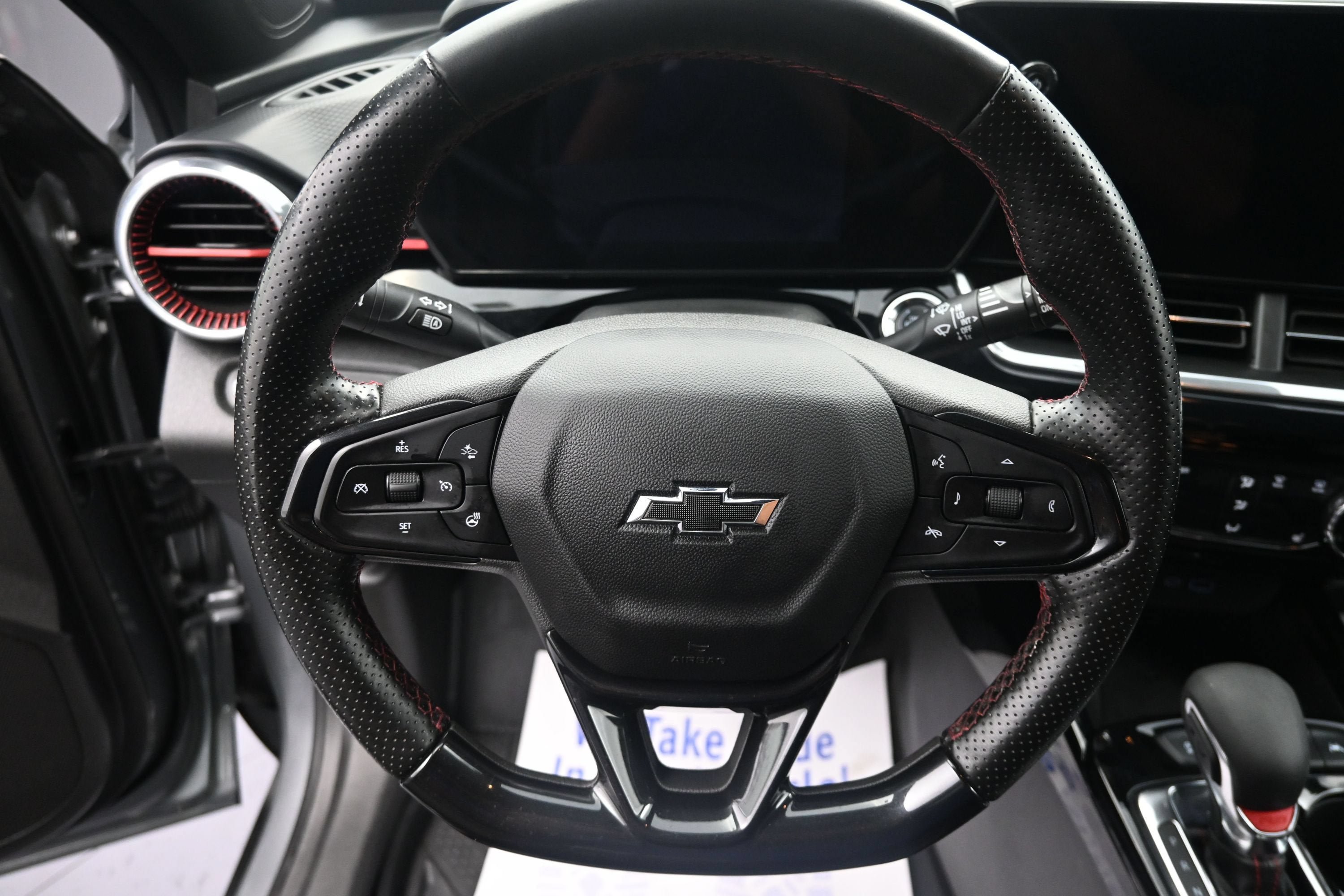 Used 2025 Chevrolet Trax RS w/ Sunroof Package FWD image 11