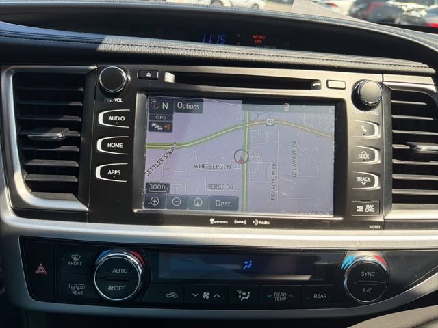 Used 2019 Toyota Highlander AWD V6 image 23