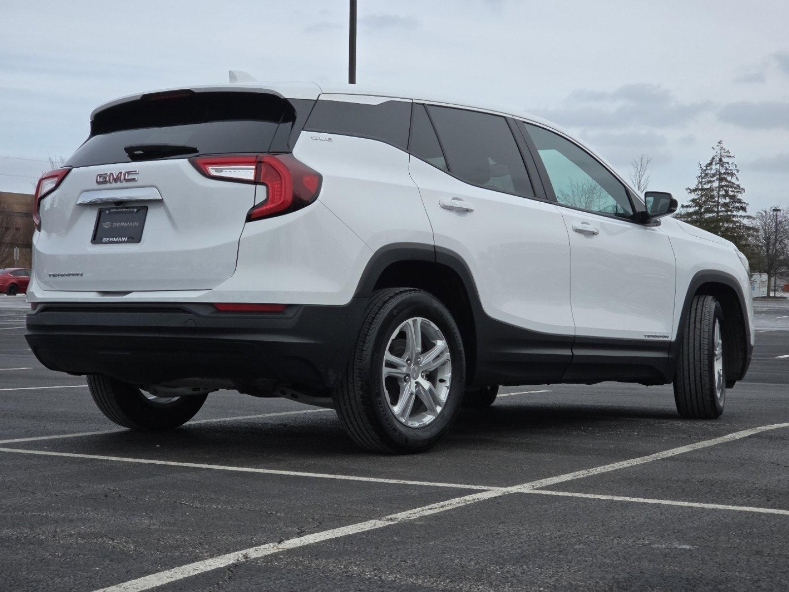 Used 2023 GMC Terrain SLE image 19